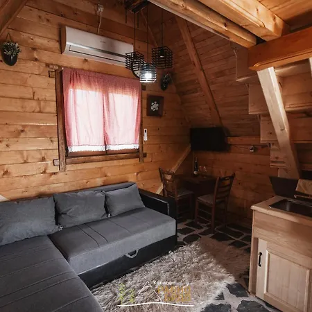 Kolibe Ravno Brdo Ljubis