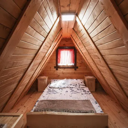 Kolibe Ravno Brdo Ljubis