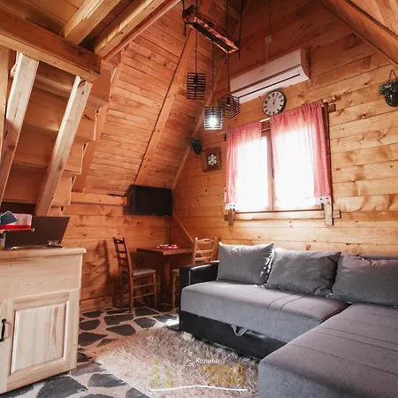 Kolibe Ravno Brdo Ljubis