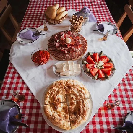 Kolibe Ravno Brdo בית נופש