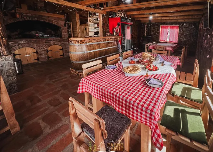 Kolibe Ravno Brdo Ljubis