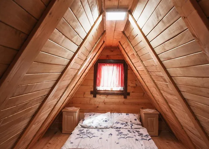 Kolibe Ravno Brdo * Ljubis