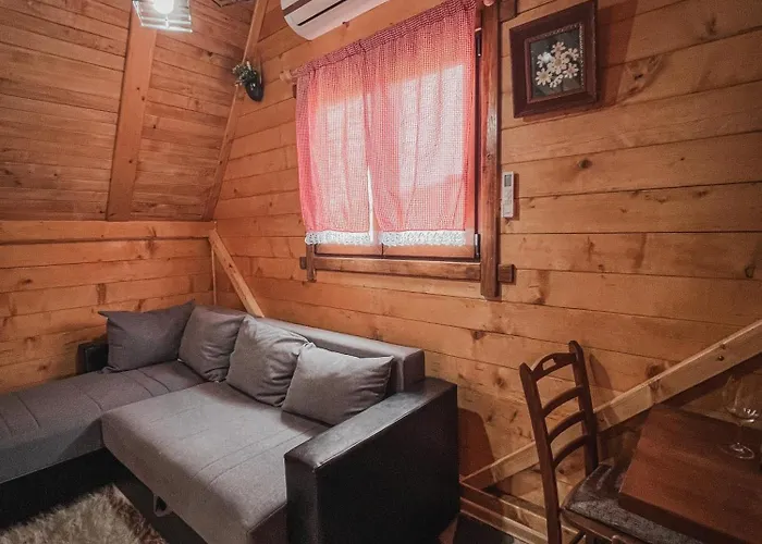 Kolibe Ravno Brdo Ljubis