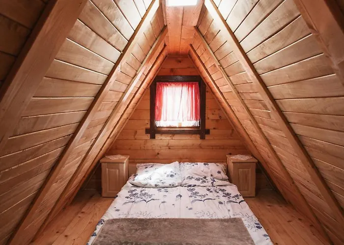 Kolibe Ravno Brdo Ljubis