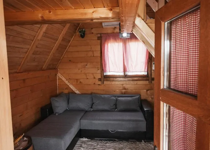 Kolibe Ravno Brdo * Ljubis