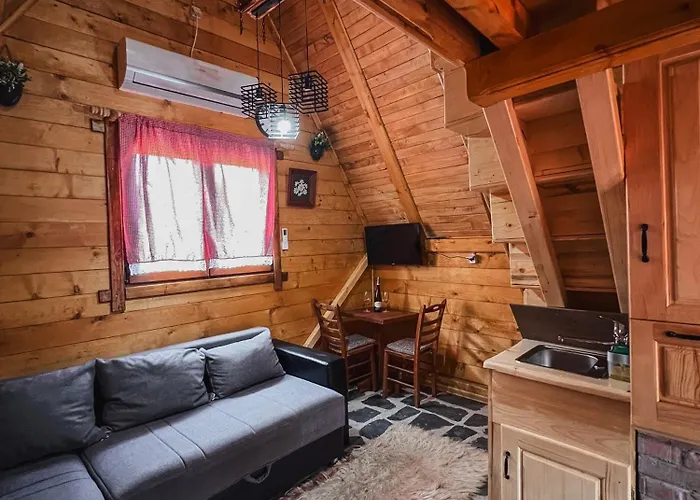 Kolibe Ravno Brdo Ljubis